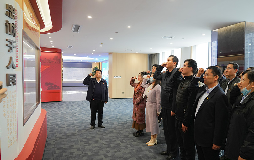 宾馆集团党总支组织部分党员参加了主题教育专题报告会和主题实践活动